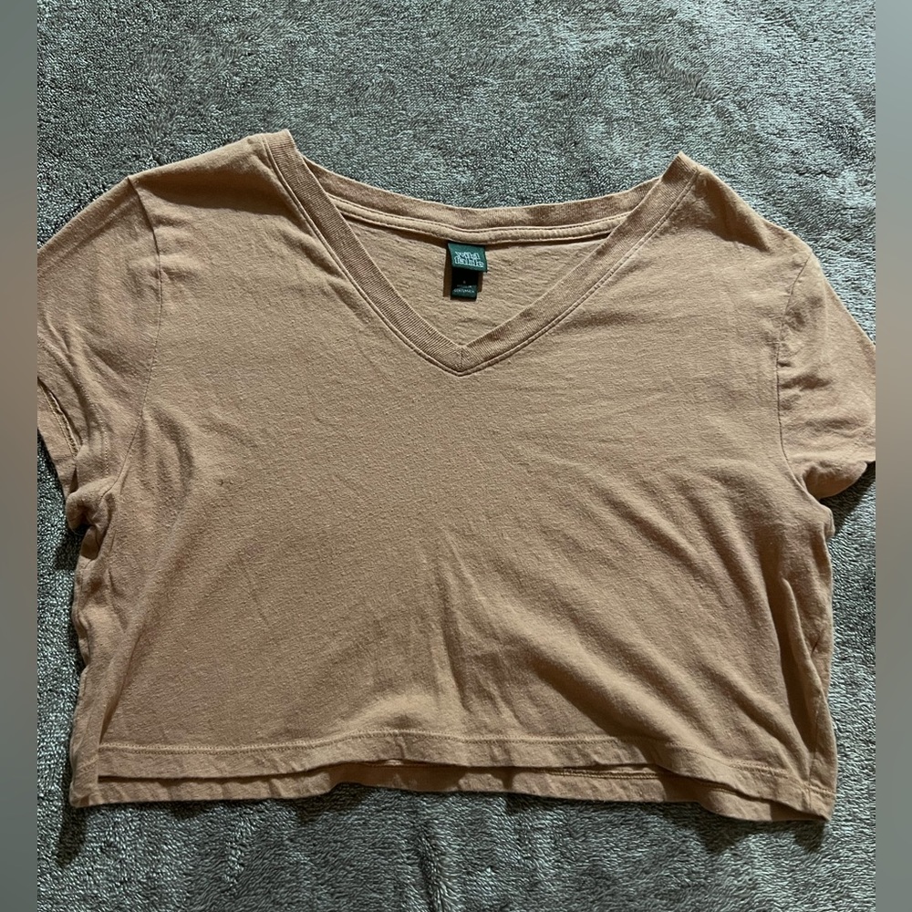 Tan cropped v-neck tee
